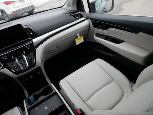Certified 2026 Honda Odyssey Touring image 11