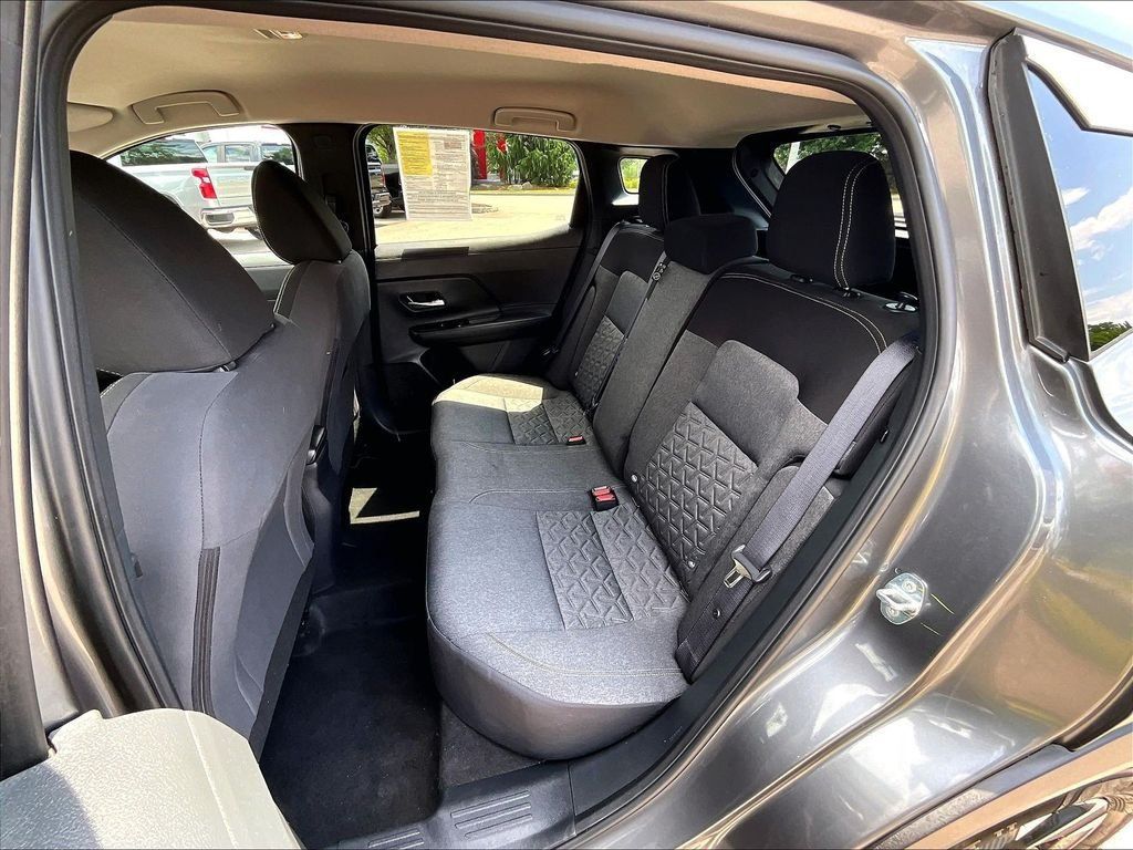 Used 2025 Nissan Kicks SV AWD/4WD image 15