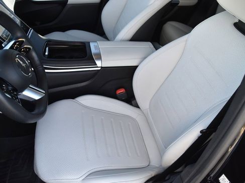 Used 2023 Mercedes-Benz GLC 300 4MATIC image 4