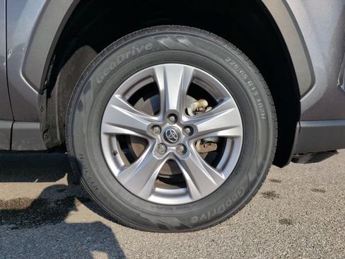 Used 2025 Toyota RAV4 XLE FWD image 28