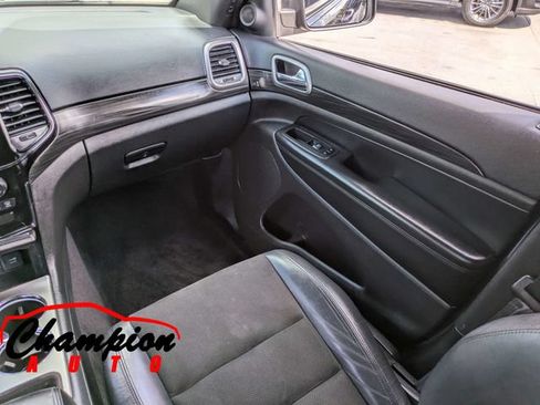 Used 2019 Jeep Grand Cherokee Altitude RWD image 21