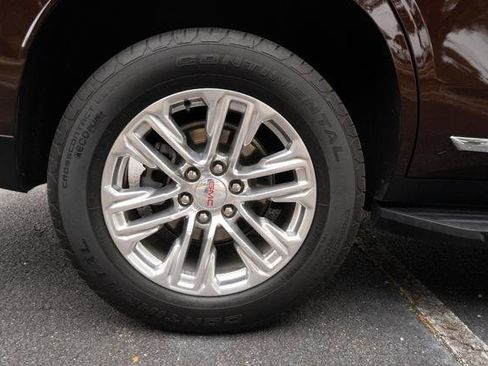 Used 2023 GMC Yukon SLT w/ SLT Luxury Package image 45