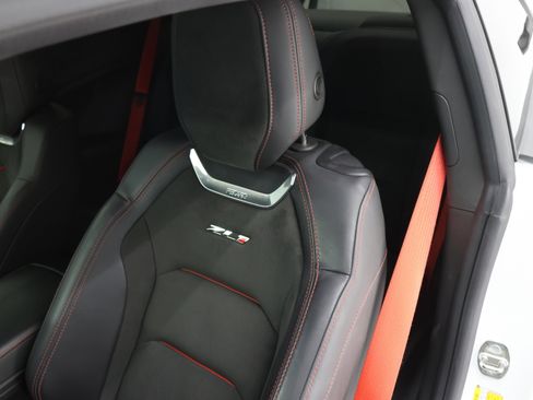 Used 2019 Chevrolet Camaro ZL1 RWD image 36