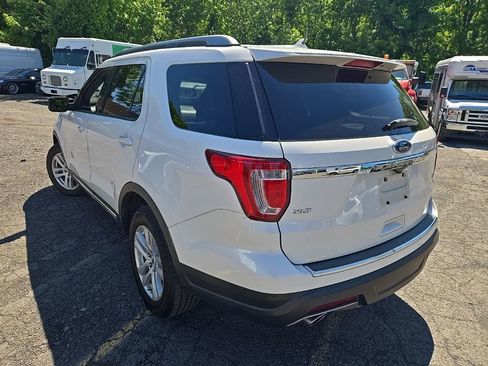 Used 2018 Ford Explorer XLT w/ Equipment Group 202A AWD/4WD image 7