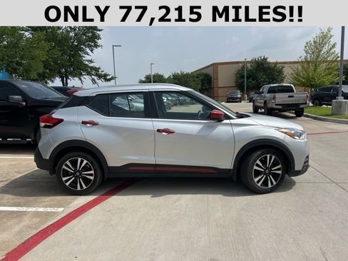 Used 2018 Nissan Kicks SV FWD image 2
