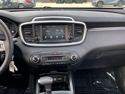 Used 2019 Kia Sorento LX image 19