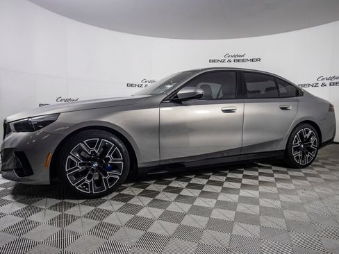 Used 2025 BMW 530i w/ M Sport Package RWD image 9