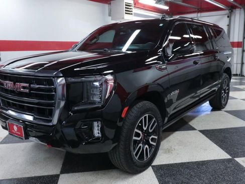Used 2023 GMC Yukon XL AT4 w/ AT4 Premium Plus Package image 5