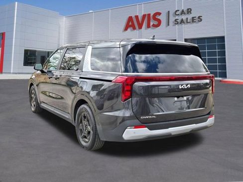 Used 2025 Kia Carnival image 10