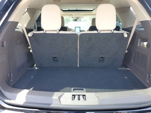 Used 2022 Ford Explorer Platinum w/ Equipment Group 601A image 5