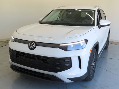 New 2026 Volkswagen Tiguan S FWD image 9