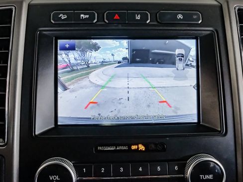 Used 2020 Ford Expedition XLT w/ Equipment Group 202A AWD/4WD image 20