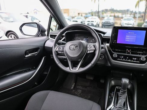 Certified 2025 Toyota Corolla SE FWD image 4