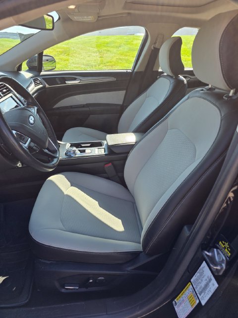Used 2019 Ford Fusion SE w/ Equipment Group 151A FWD image 5