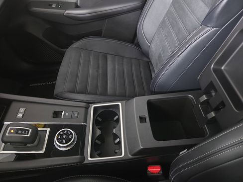 New 2025 Mitsubishi Outlander SE image 31