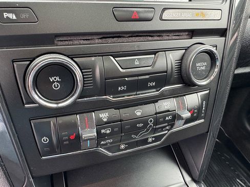 Used 2018 Ford Explorer XLT w/ Equipment Group 202A image 19
