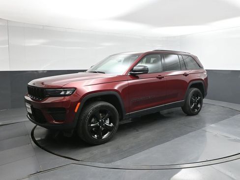New 2025 Jeep Grand Cherokee Altitude image 1