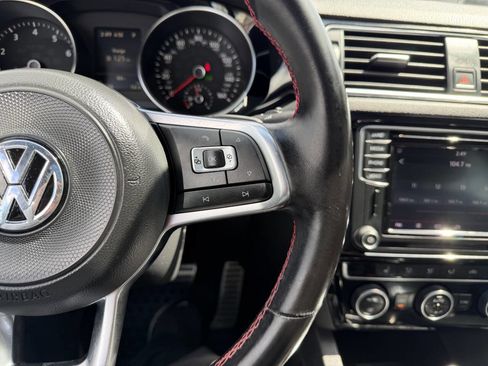 Used 2017 Volkswagen Jetta GLI FWD image 35