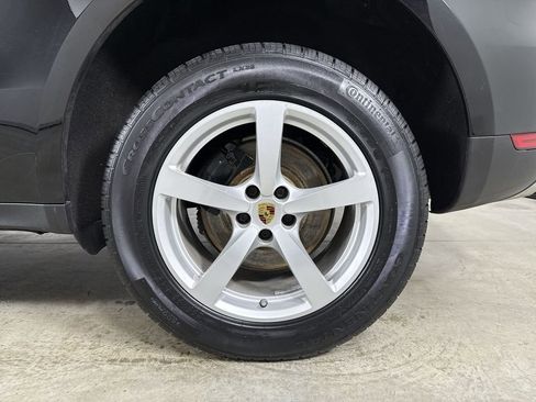 Certified 2018 Porsche Macan AWD/4WD image 14