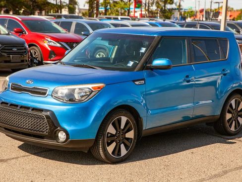 Used 2016 Kia Soul + w/ Designer's Package FWD image 9