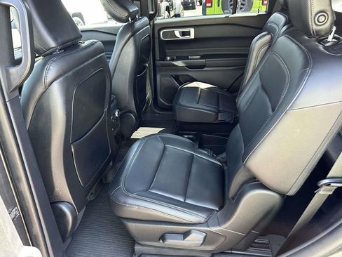Used 2020 Ford Explorer XLT w/ Equipment Group 202A AWD/4WD image 13
