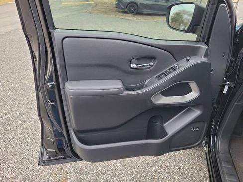 Used 2023 Nissan Frontier SV w/ SV Premium Package image 8
