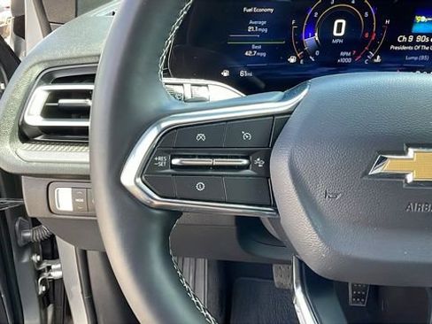 Used 2025 Chevrolet Traverse LT image 23