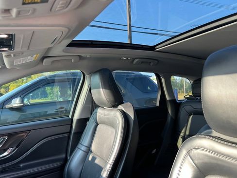 Used 2022 Lincoln Corsair AWD w/ Premium Package image 18