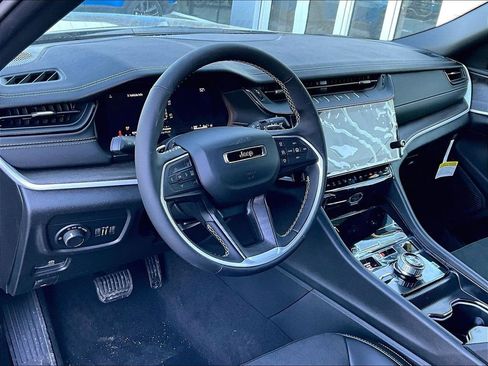 New 2026 Jeep Grand Cherokee L 4WD image 9