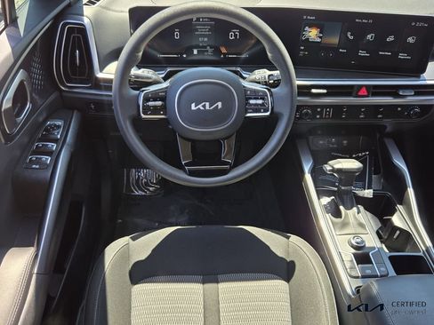 Certified 2025 Kia Sorento LX image 14