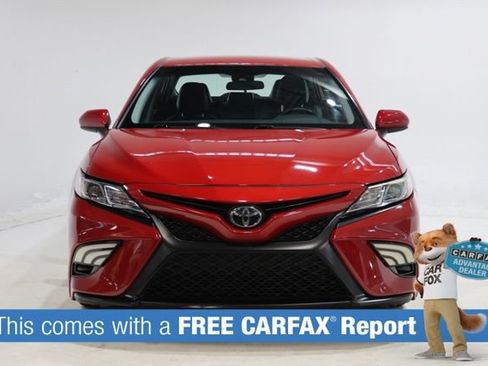 Used 2019 Toyota Camry SE FWD image 2