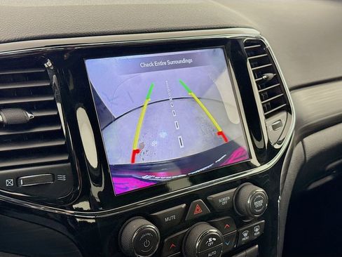 Used 2020 Jeep Grand Cherokee Laredo w/ 18" Wheel & 8.4" Radio Group image 15