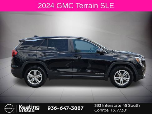 Used 2024 GMC Terrain SLE image 2