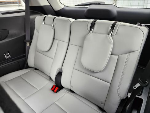 Used 2025 Ford Explorer Platinum w/ Ultimate Package image 13