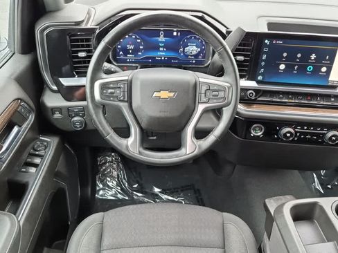 Used 2023 Chevrolet Silverado 1500 LT AWD/4WD image 8