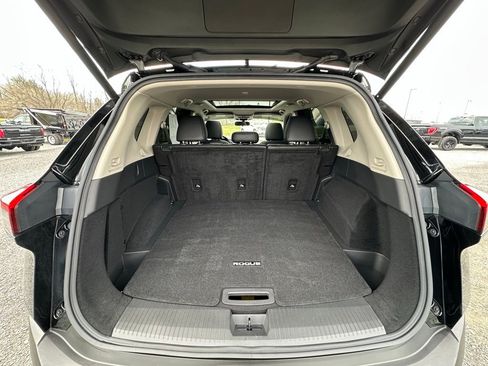 Used 2023 Nissan Rogue SV w/ SV Premium B Package image 17