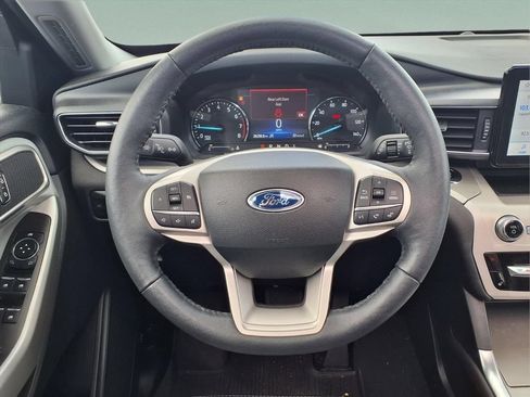 Used 2024 Ford Explorer XLT w/ Equipment Group 202A AWD/4WD image 18