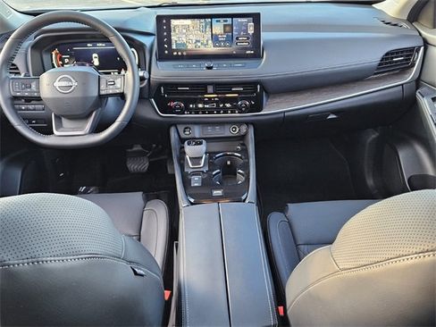 Used 2025 Nissan Rogue Platinum w/ Tech Package image 8