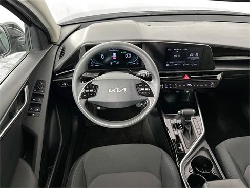 Used 2024 Kia Niro LX image 10