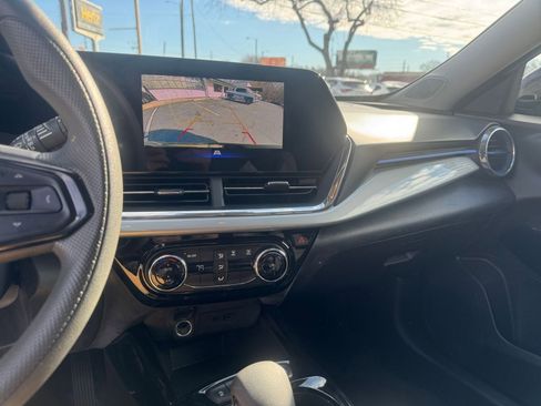 Used 2025 Chevrolet Trax LT image 17