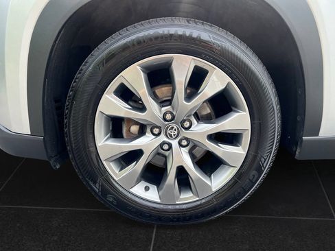 Used 2024 Toyota Grand Highlander AWD image 9