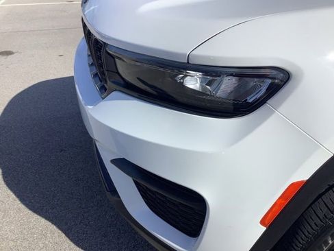 Used 2023 Jeep Grand Cherokee Altitude image 33