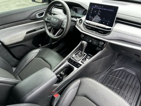 Certified 2024 Jeep Compass Latitude AWD/4WD image 32