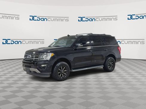 Used 2018 Ford Expedition XLT w/ Equipment Group 202A AWD/4WD image 4