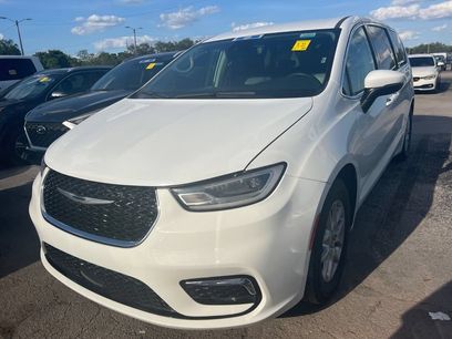 Used 2023 Chrysler Pacifica Touring-L