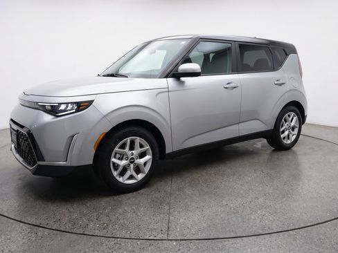 Used 2025 Kia Soul LX w/ LX Technology Package FWD image 3