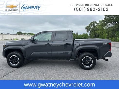 Used 2025 Toyota Tacoma TRD Off-Road AWD/4WD image 8