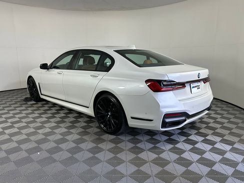 Used 2021 BMW 740i w/ M Sport Package image 3
