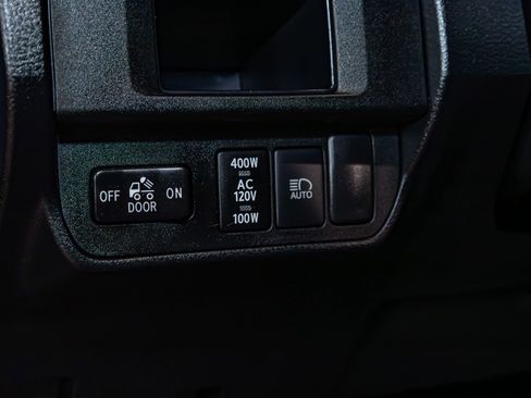 Used 2019 Toyota Tacoma TRD Sport w/ Technology Package image 19