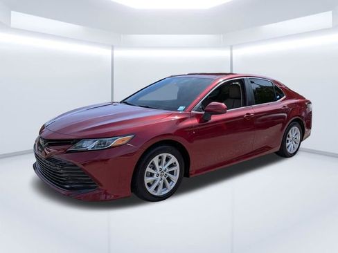 Used 2019 Toyota Camry LE FWD image 8